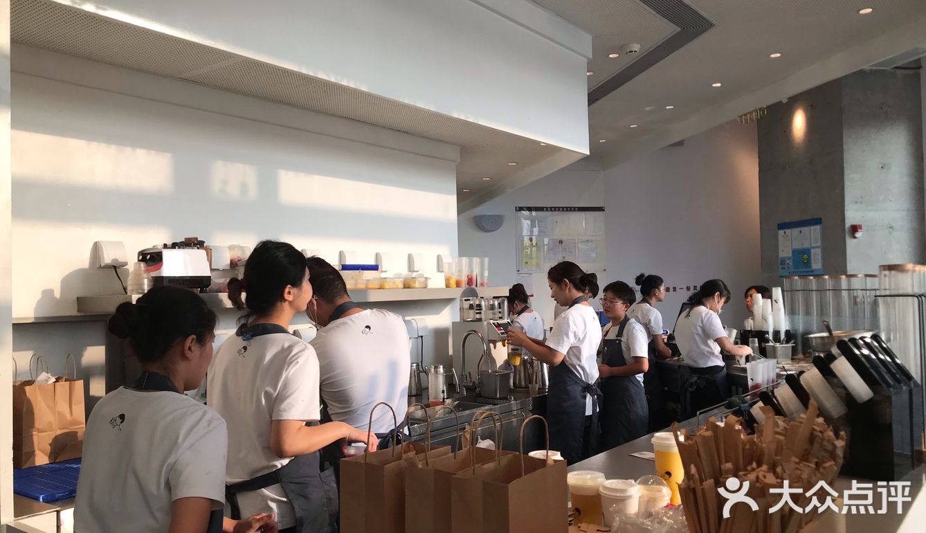 这家喜茶在工作日时候人不算太多