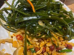 -老牌坊云南鱼豆花火锅(嵩山店)