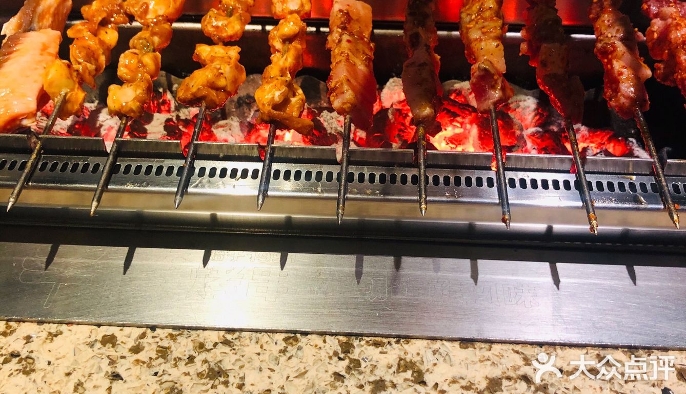 吃完逛逛街,就是今天天公不作美,又开始下雨了