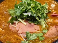 招牌炸酱小锅米线-肥汁米蘭香港米线(长宁来福士店)