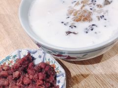 椰汁桃胶黑糯米-堂屋糖水店(愚园店)