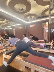 -威思丽高温瑜伽会馆