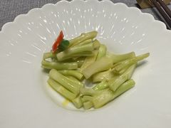 泡椒花菜梗-新荣记(南京西路店)
