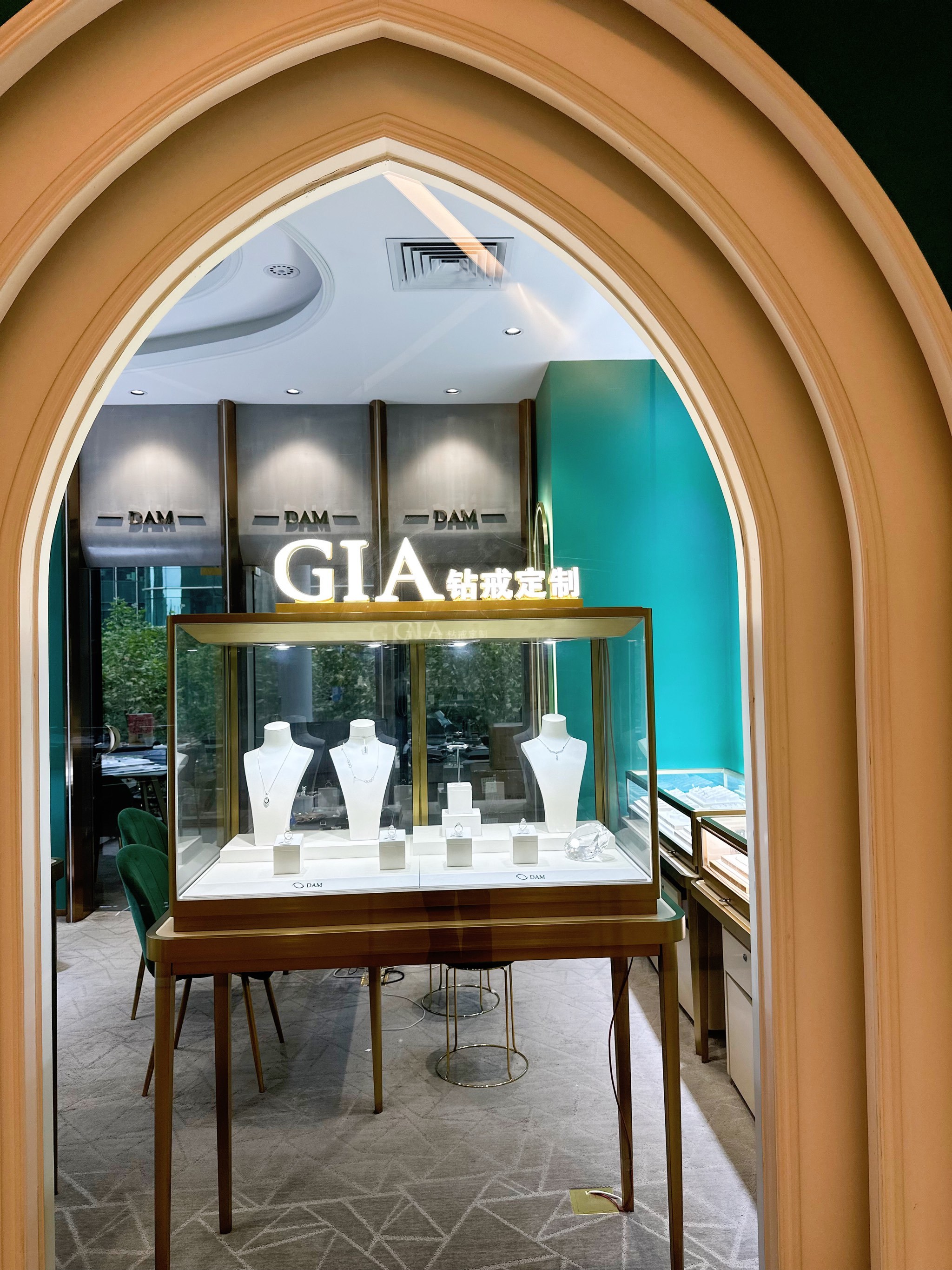 男友在送一种很新的奶茶