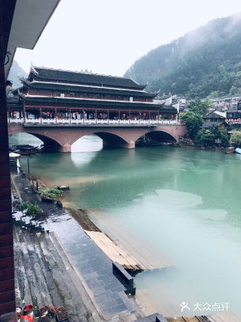 有求必应 特地拍了虹桥那里的肯德基早餐 时间至10点