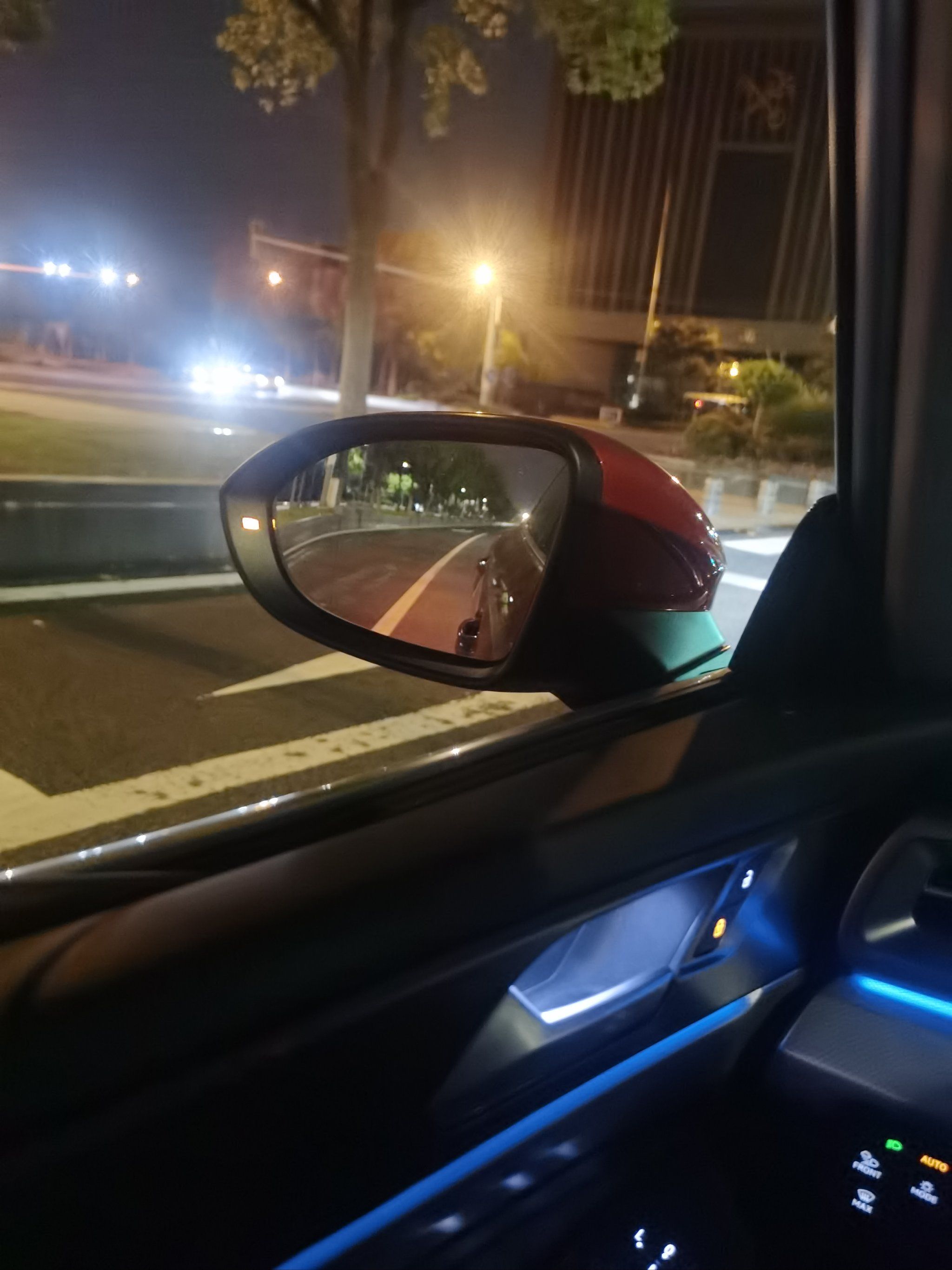 夜晚驾车的快乐时光