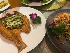 -香巴拉云南餐厅(华莱坞店)