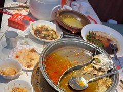 -阿瓦山寨·湘菜现炒·剁椒鱼头王(咸阳总店)