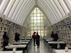 -钟书阁(松江泰晤士小镇店)