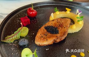 Pan-Seared Foie Gras with Pineapple and Caviar