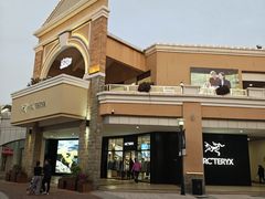 -百联奥特莱斯广场(武汉盘龙店)
