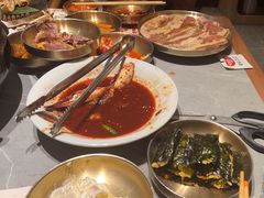 -草家酱蟹炭火烤肉店(珲春南路一店)