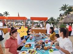 -亚龙湾希尔顿自助餐厅·海鲜·烧烤·沙滩BBQ·现场乐队