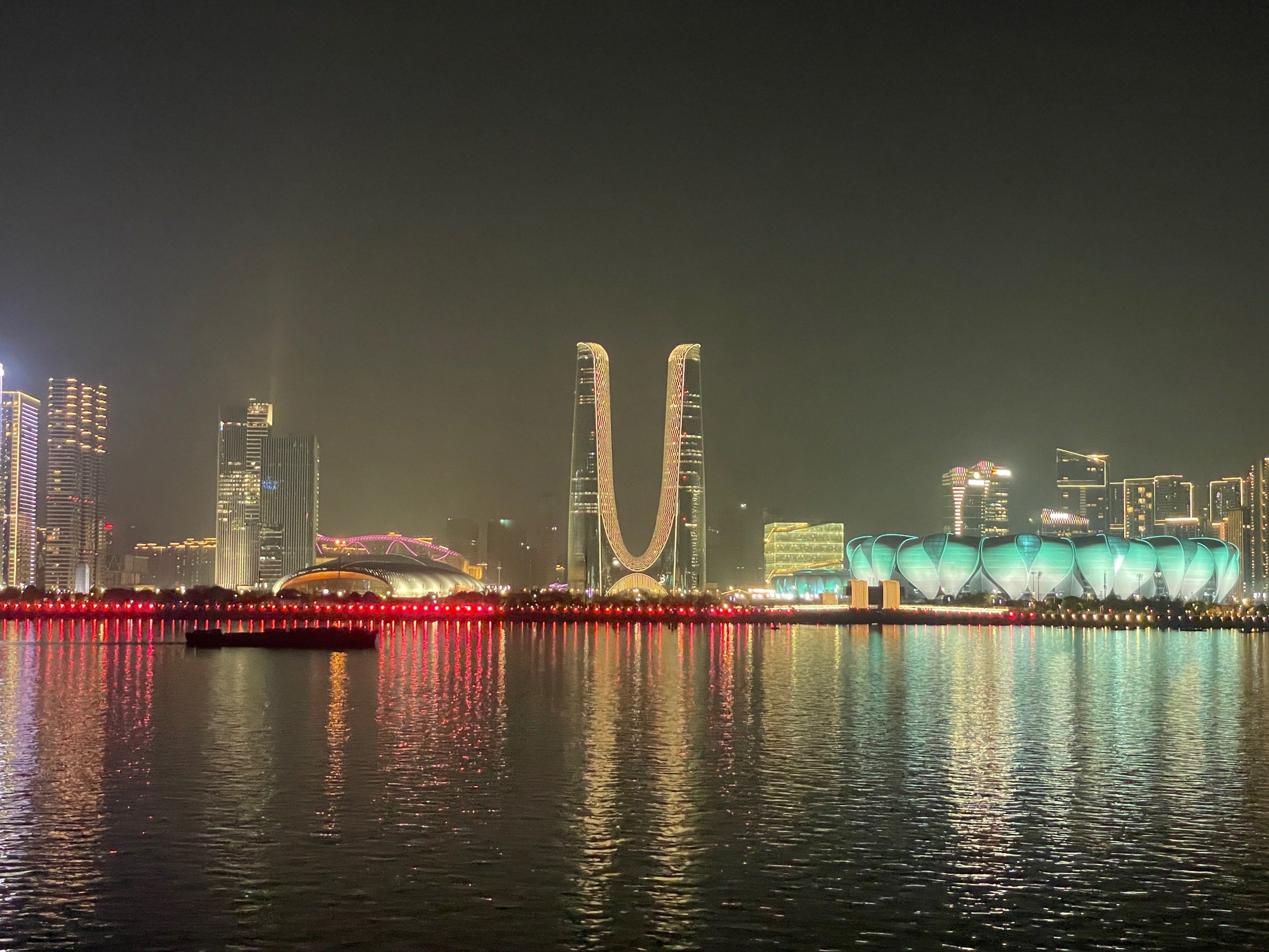 n杭州城市阳台位于钱江新城核心区,共有"一主二副"3个城市阳台,没一