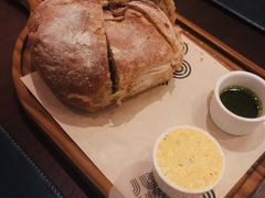 餐前面包-恰餐厅及酒吧 CHAR Bar & Grill (北京丽都皇冠假日店)