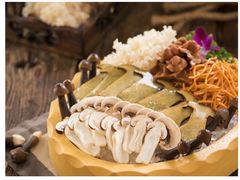 -老牌坊云南鱼豆花火锅(爱建店)