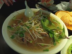 -大头虾越式风味餐厅(光明广场店)