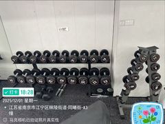 -乐刻运动健身(同曦假日百货店)