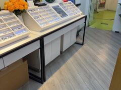 -天空之镜眼镜店蔡司依视路配镜授权零售店(望京颐堤港店)