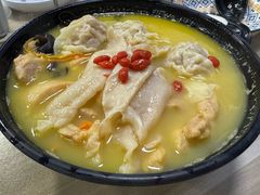 生滾花膠雲吞雞-二撇鸡
