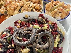-丹水桥地锅鱼·翘嘴鲌·地方特色全鱼宴(丹江口大坝店)
