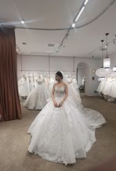 -派丽莫Pellimo原创设计婚纱品牌