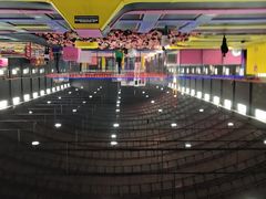 -嘿哟动霸CHUA·新潮玩运动娱乐中心·蹦床滑冰团建乐园