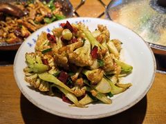 土司酒大碗花菜-吃饭皇帝大土家民族菜(正大广场店)