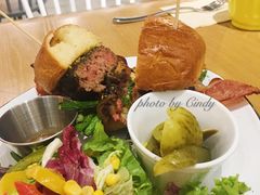 炙烤黑胡椒牛肉汉堡-HELLO 27 意面·沙拉·帕尼尼