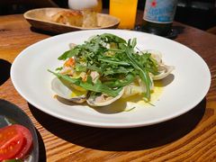 温热海鲜沙拉配牛油果-Mercato莫卡多露台餐厅与酒吧(K11店)