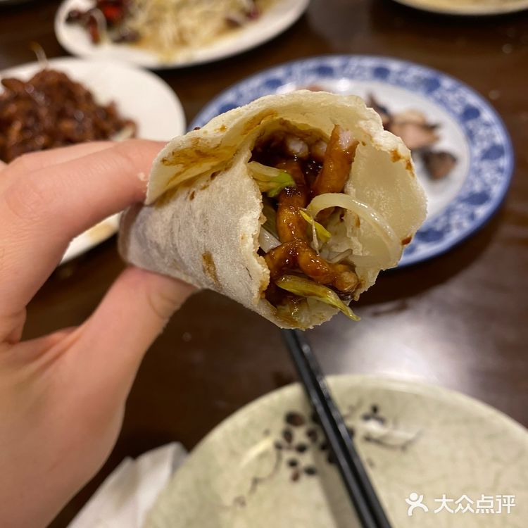 八点到的，人还是那么多，小小的门帘一打开门是真热闹