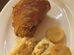 德式脆烤猪膝配酸菜土豆泥-巴伐利亚啤酒坊(意式风情街店)