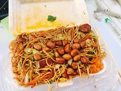 鱼香腊肠炒面-老婆婆炒饭(小白楼1902欧式风情街店)