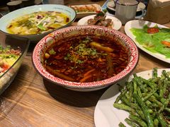 -临界音乐酒馆·小龙虾·江湖菜(华熙LIVE·鱼洞店)