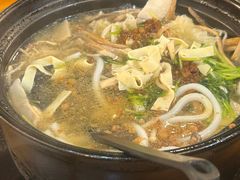 -丽虹云南过桥米线(兴工街店)