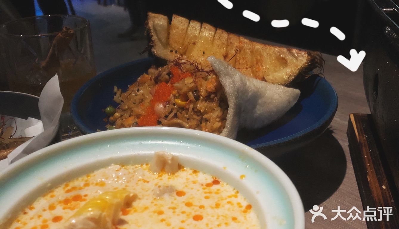 一顿晚饭能有两种享受的西餐厅餐吧