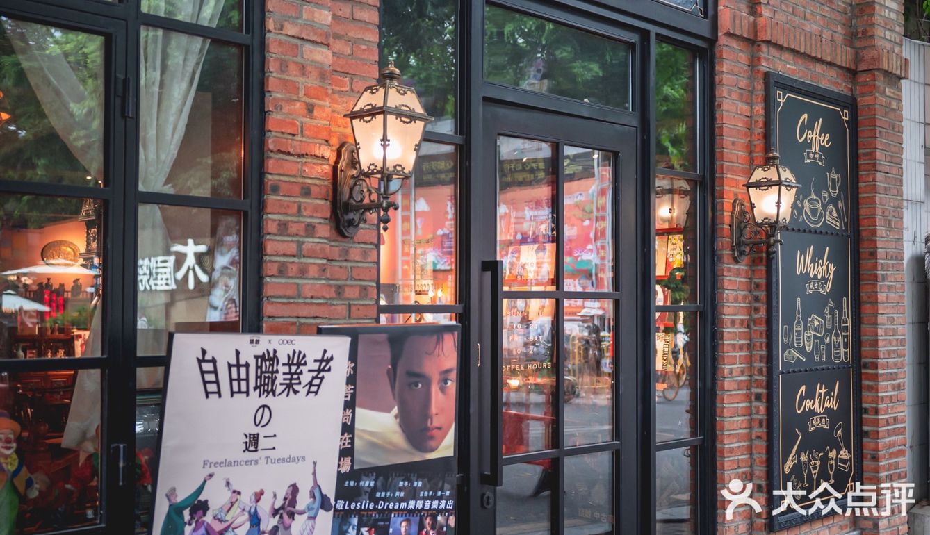 中古欧式cafe，路过一眼爱上，黑胶唱片慢生活🎵