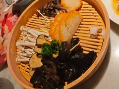 -尚尚仙·酸汤猪手·猪肚鸡火锅(华联万柳购物中心店)