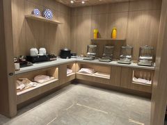 -汉庭优佳(上海娄山关路地铁站店)