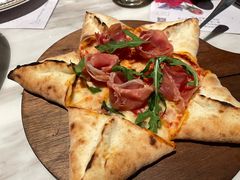 帕尔玛火腿五角星披萨-九月里.自由花园餐厅