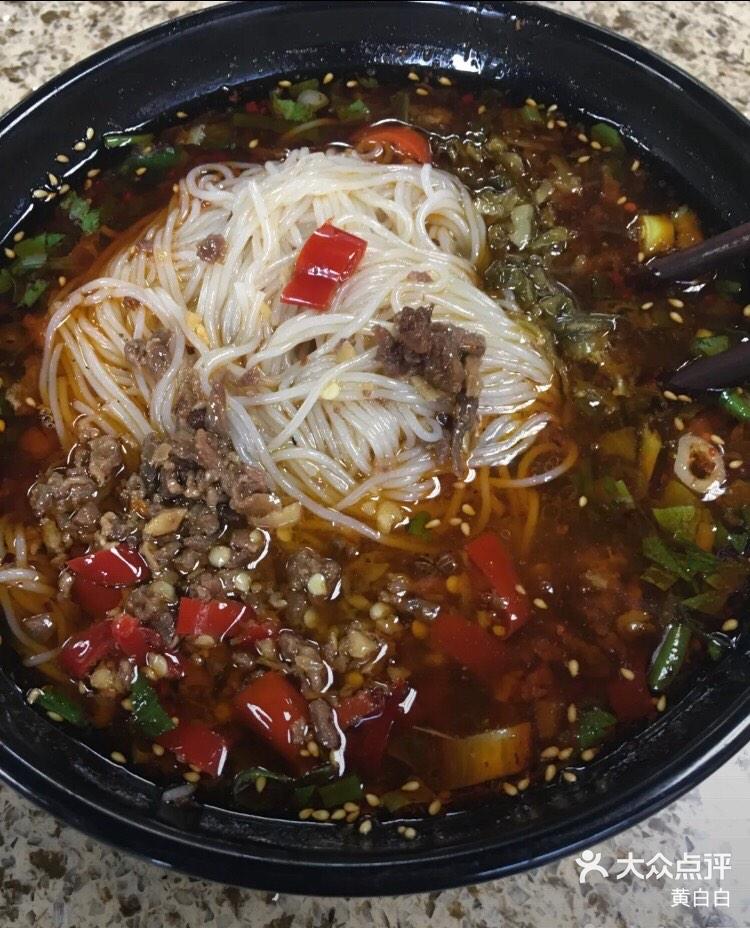 玉双米粉开在德阳万达金街,店铺比较大,有-大众点评