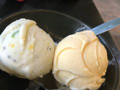 -莓园冰淇淋店