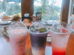 野莓气泡水-Chom Cafe and Restaurant