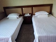 -华龙特色大骨鸡农家菜馆