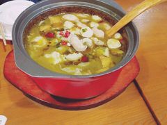 石锅酸菜鱼-周鱼小馆石锅酸菜鱼(活力汇店)