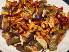 干椒炒见手青-阿山卓·野生菌火锅·纳西火塘烤肉