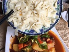 特色的大盘鸡-维吾尔餐厅(宜山路店)