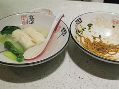 -牛吃草牛肉面(甬港南路店)