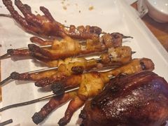碳缸鸡手-小桂林烧鸽子