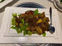 皱皮椒炒牛肝菌-牧雲子·臻选云南菜 .商务宴请(泰然大厦店)